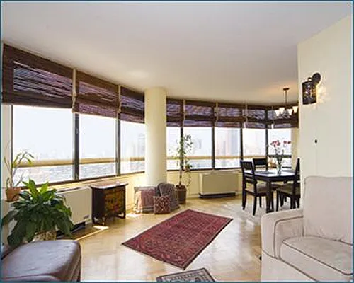 Rented by R New York | media 24