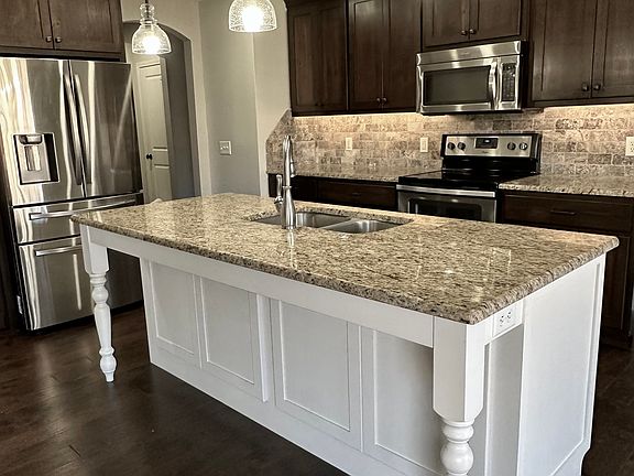 5th image of 809 E Romeo Ct