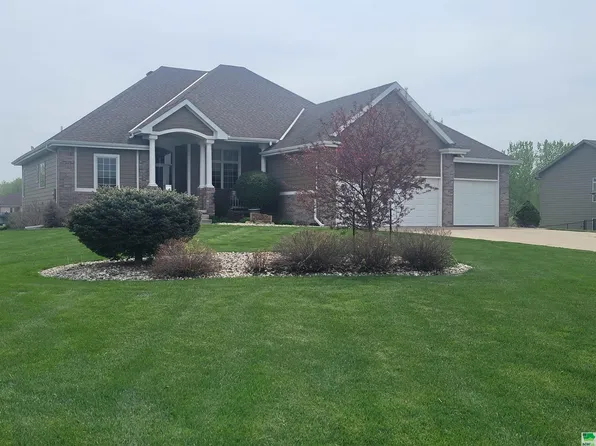 830 Brookside Dr, Jefferson, SD 57038
