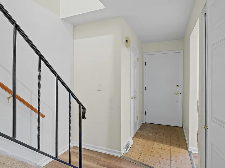 169 Williamsburg Ct — Photo 7