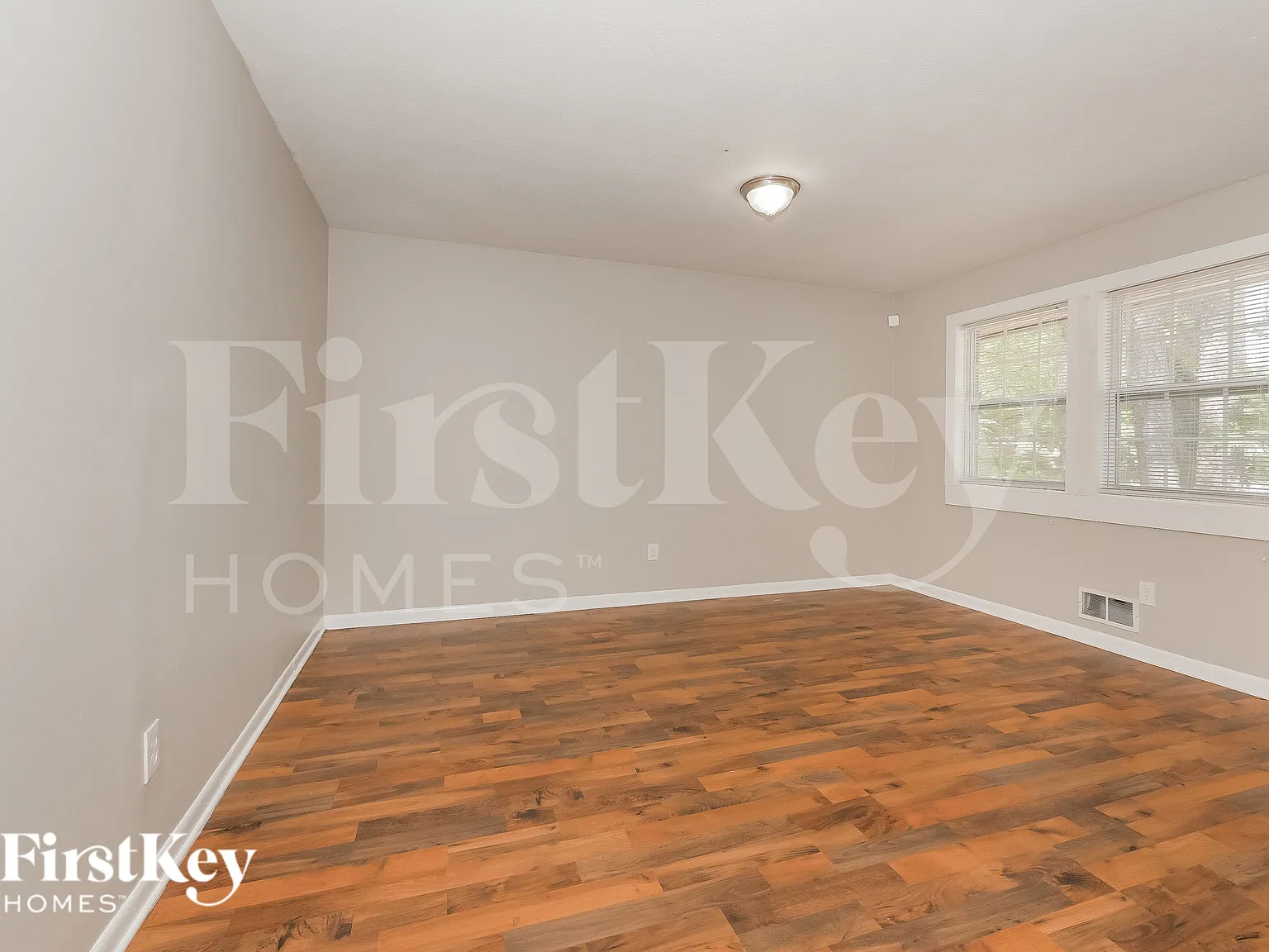 3 bed, 2.0 bath, 1527 sqft, $1,910 — Photo 2