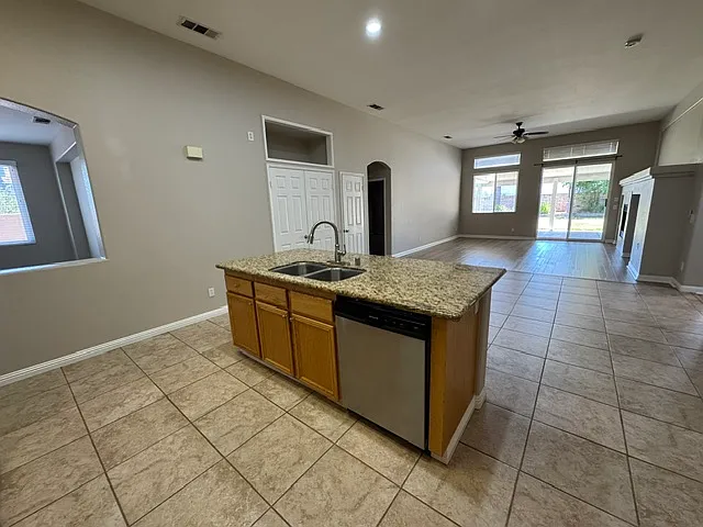 2136 Bowdoin St — Photo 14