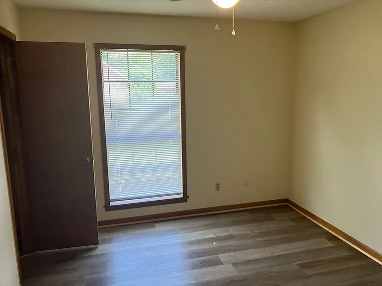 916 Elderberry St — Photo 15