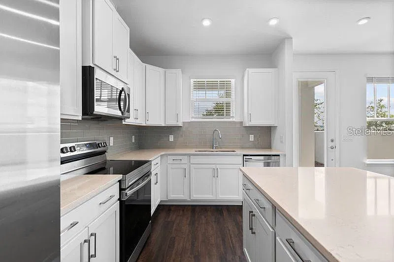 3 bed, 2.5 bath, 1776 sqft, $3,000 — Photo 3