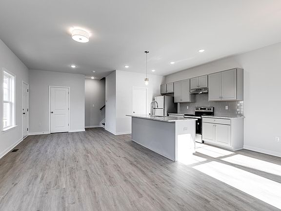 4th image of 2119 Selden St #B