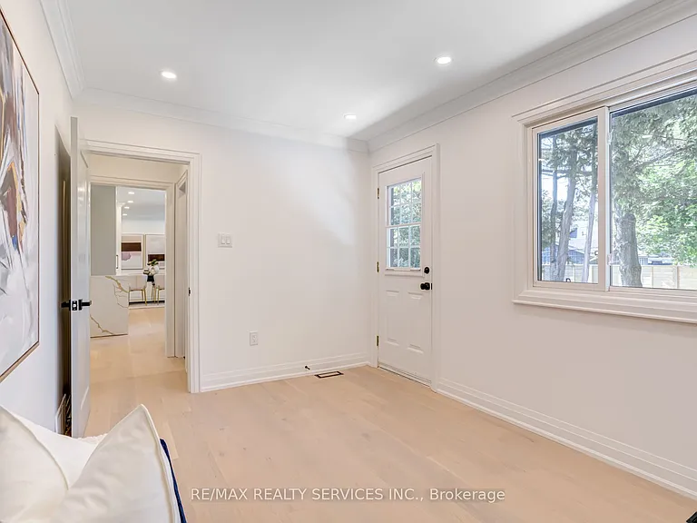 5133 Cherryhill Cres — Photo 18