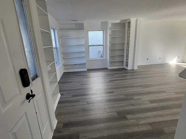 10359 Kensington Way — Photo 3