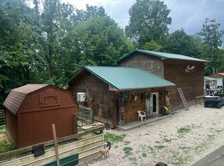 8472 McKee Rd, Irvine, KY 40336