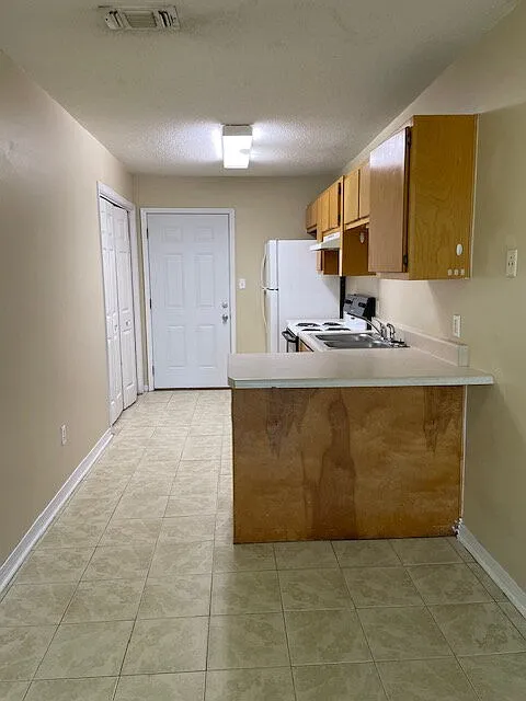 2 bed, 1.0 bath, 814 sqft, $1,250 — Photo 3