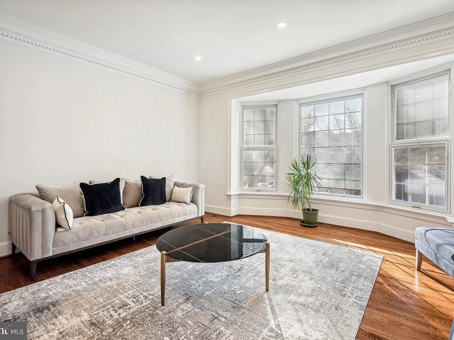4 bed, 4.0 bath, 2700 sqft, $5,500 — Photo 4