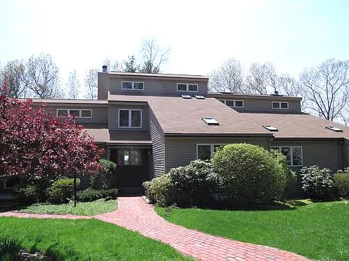 24 Monadnock Dr