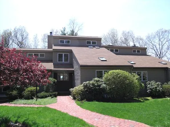 24 Monadnock Dr, Westford, MA 01886