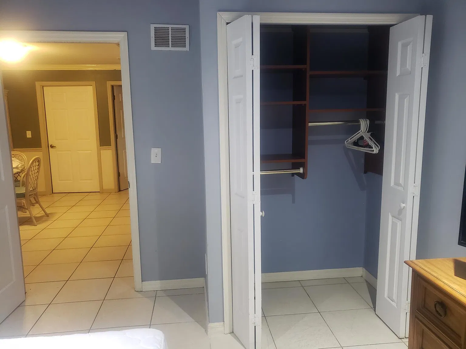 2925 Montclaire Ave Duplex — Photo 3