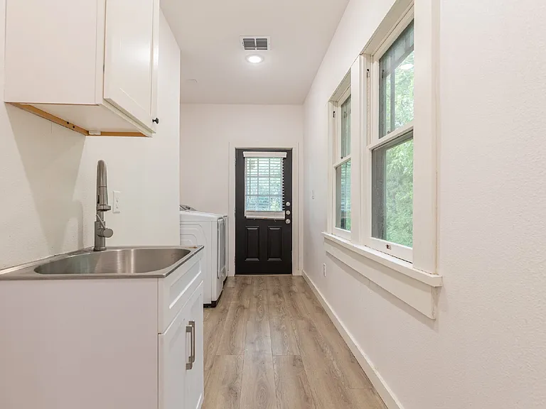 1010 Burnet St — Photo 32