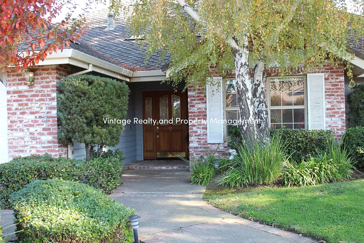 Building Photo - 414 Cork Oak Way