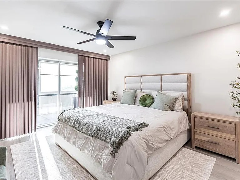 1125 W Peppertree Dr #402 — Photo 15
