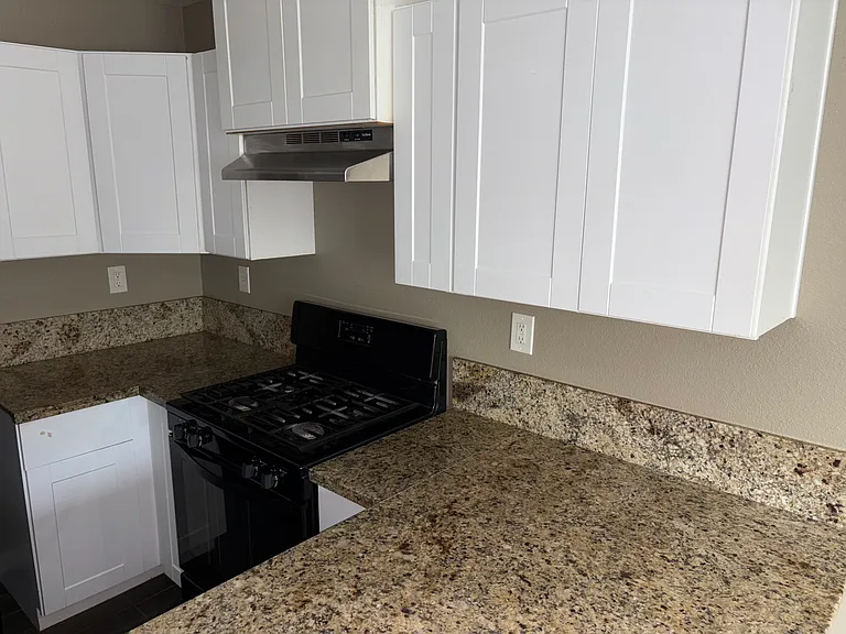 2533 Miller Ave #A — Photo 3