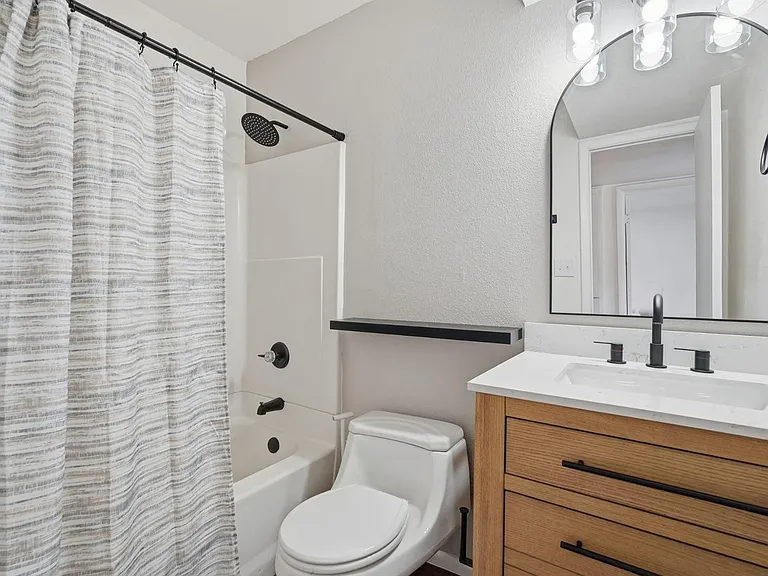 1017 E Redfield Rd — Photo 12