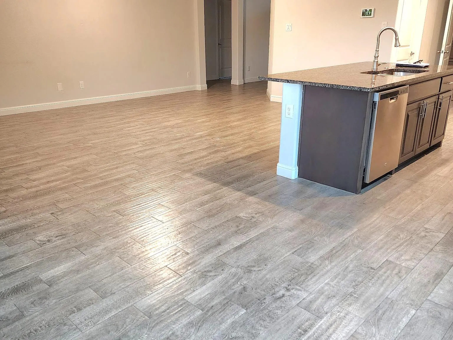 4 bed, 1818 sqft, $2,398 — Photo 4