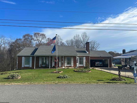 2nd image of 211 Kimberly Ln