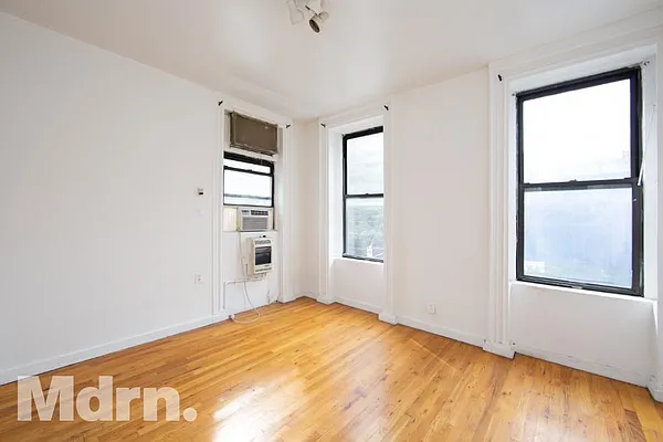 Rented by Mdrn Residential | media 2