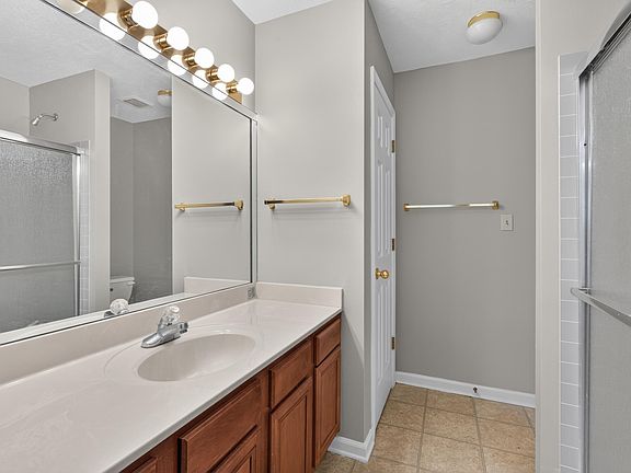 5th image of 544 Hadlow St