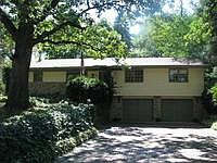 1st image of 220 Knollwood Dr
