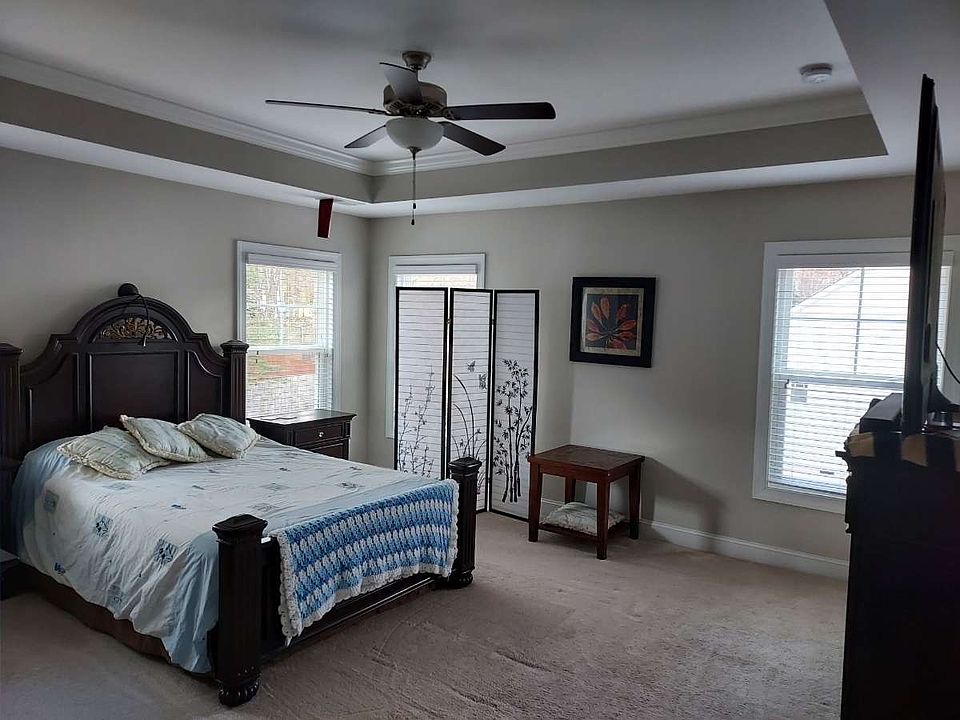 1st image of 3040 Moorpark Ln