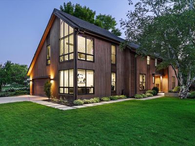 7050 North Belmont LANE, Fox Pt, WI, 53217