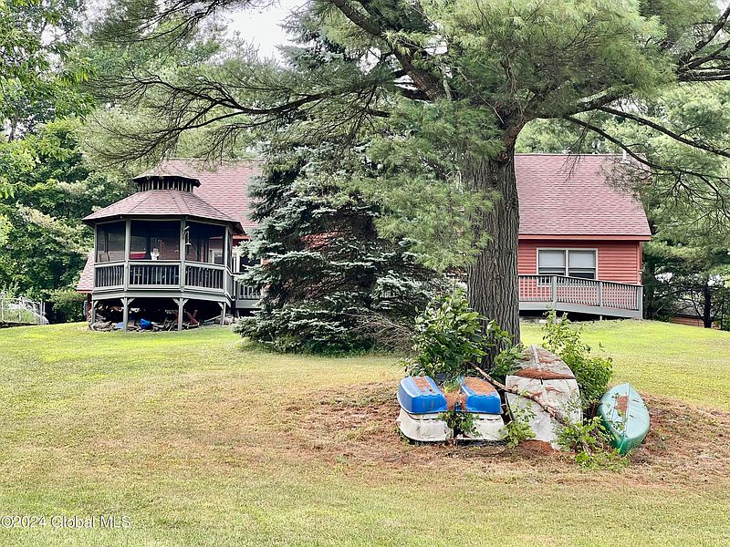 2nd image of 17 Mirror Lake Way