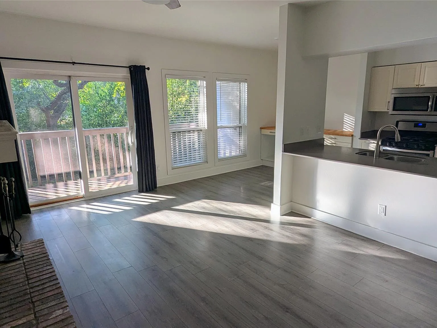 1 bed, 1.0 bath, 713 sqft, $1,400 — Photo 3