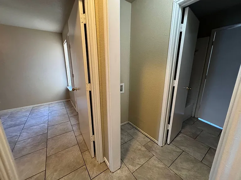 5702 Greengate Dr — Photo 29