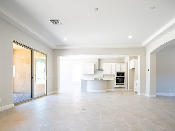 Journey lot 11214 - Interior