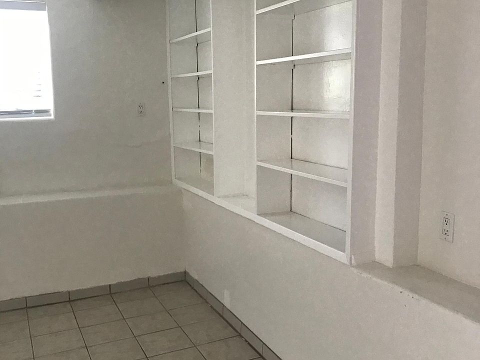 2nd image of 2157 1/2 Catalina Blvd