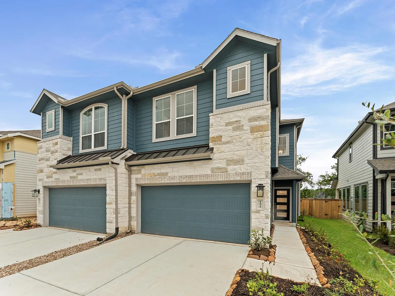 3 bed, 2.5 bath, 2098 sqft, $2,300 — Photo 3