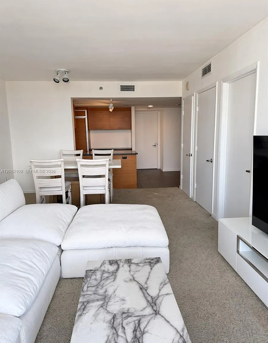 50 Biscayne Condo — Photo 4