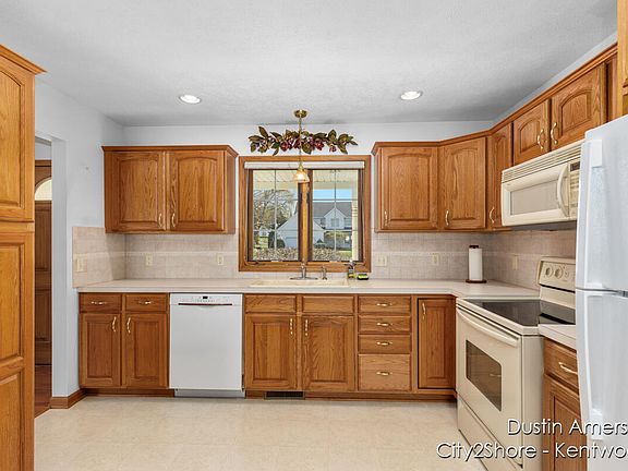 4th image of 7427 Whistlehill Ct SW