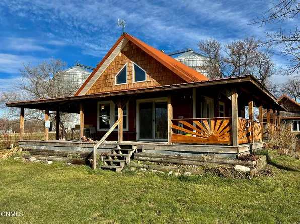 305 Oak Ave, Hastings, ND 58049