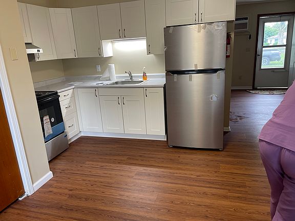 BRAND NEW, NEVER USED SOFT-CLOSE KITCHEN CUPBOARDS AND BRAND NEW STOVE AND REFRIGERATOR IN KITCHEN. NOTICE THE NEW FLOORS.