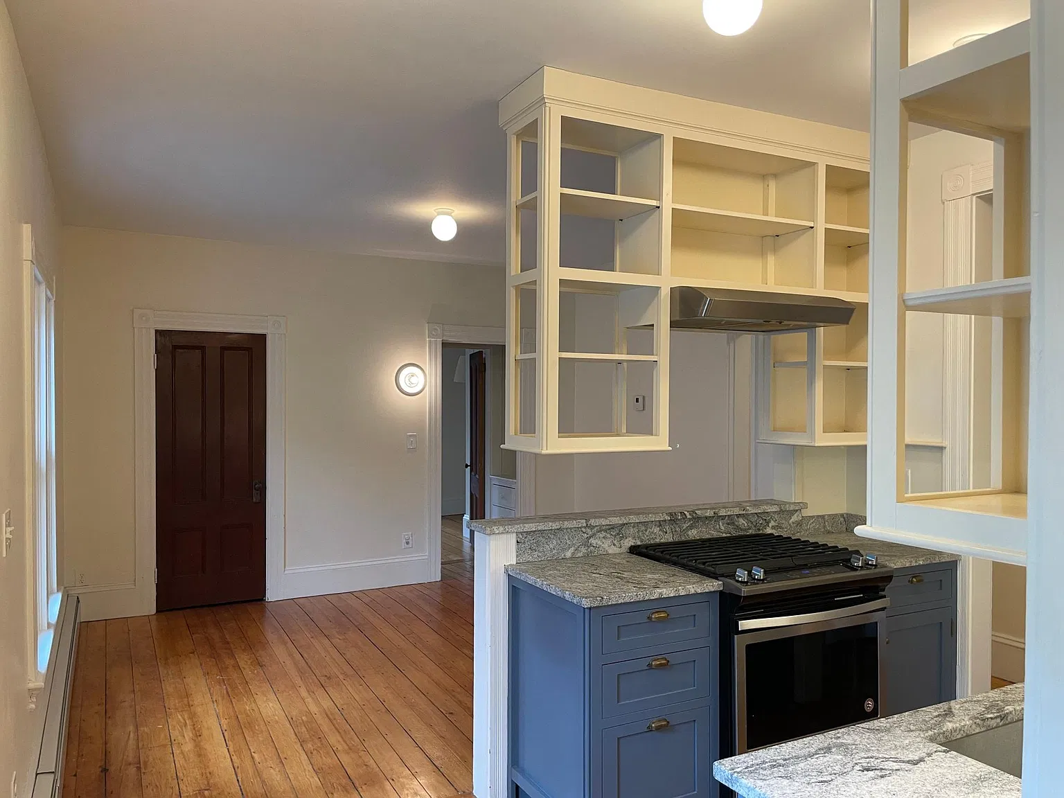 2 bed, 1050 sqft, $2,100 — Photo 3