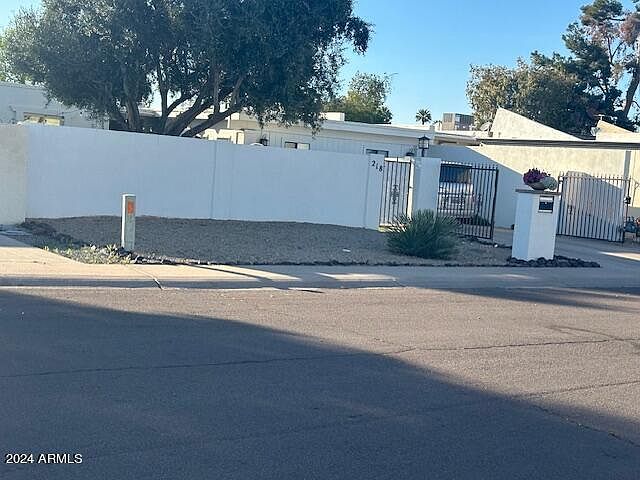 1st image of 218 Laguna Drive E