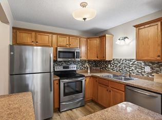2496 County Road C2 W APT 101, Roseville, MN 55113