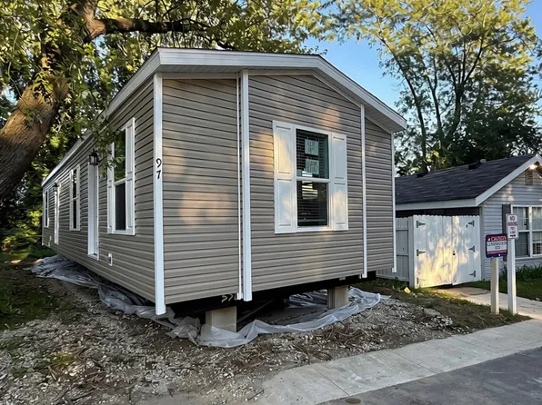 2561 Court St #97, Brighton, MI 48114