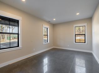 128 Greenview Dr #102, Rollinsford, NH 03869