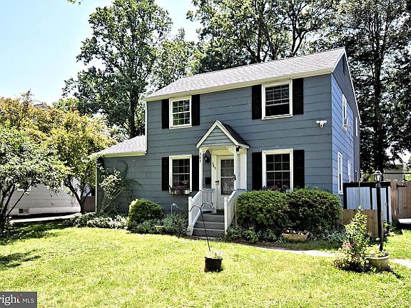 3rd image of 385 Magnolia Dr