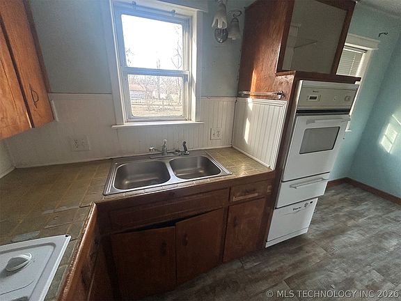 5th image of 604 SE 7th St