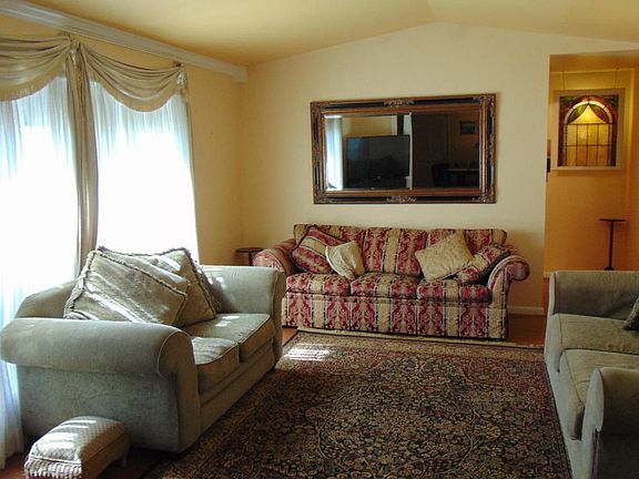 3rd image of 1003 Francis Ave