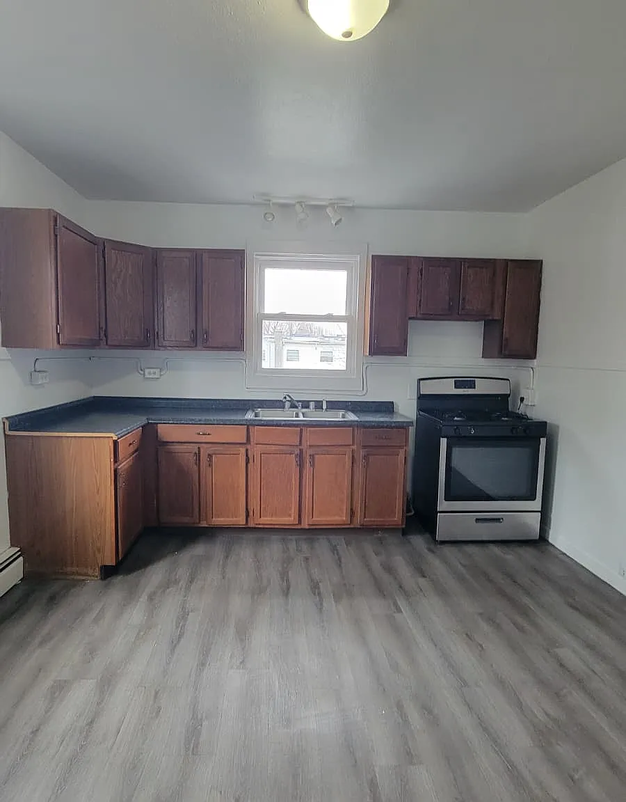 1 bed, 1000 sqft, $1,000 — Photo 1