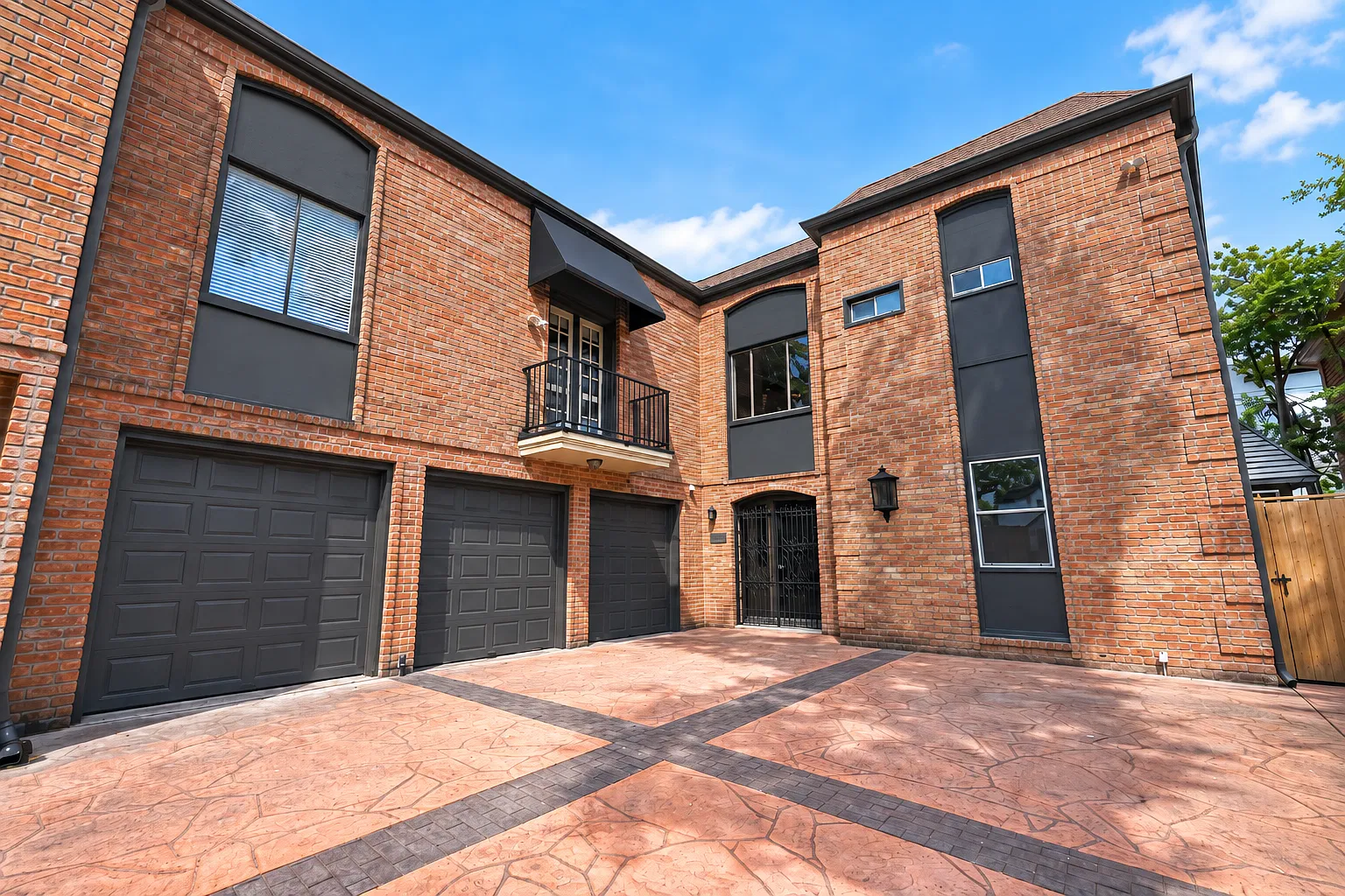2 bed, 1150 sqft, $2,350 — Photo 1