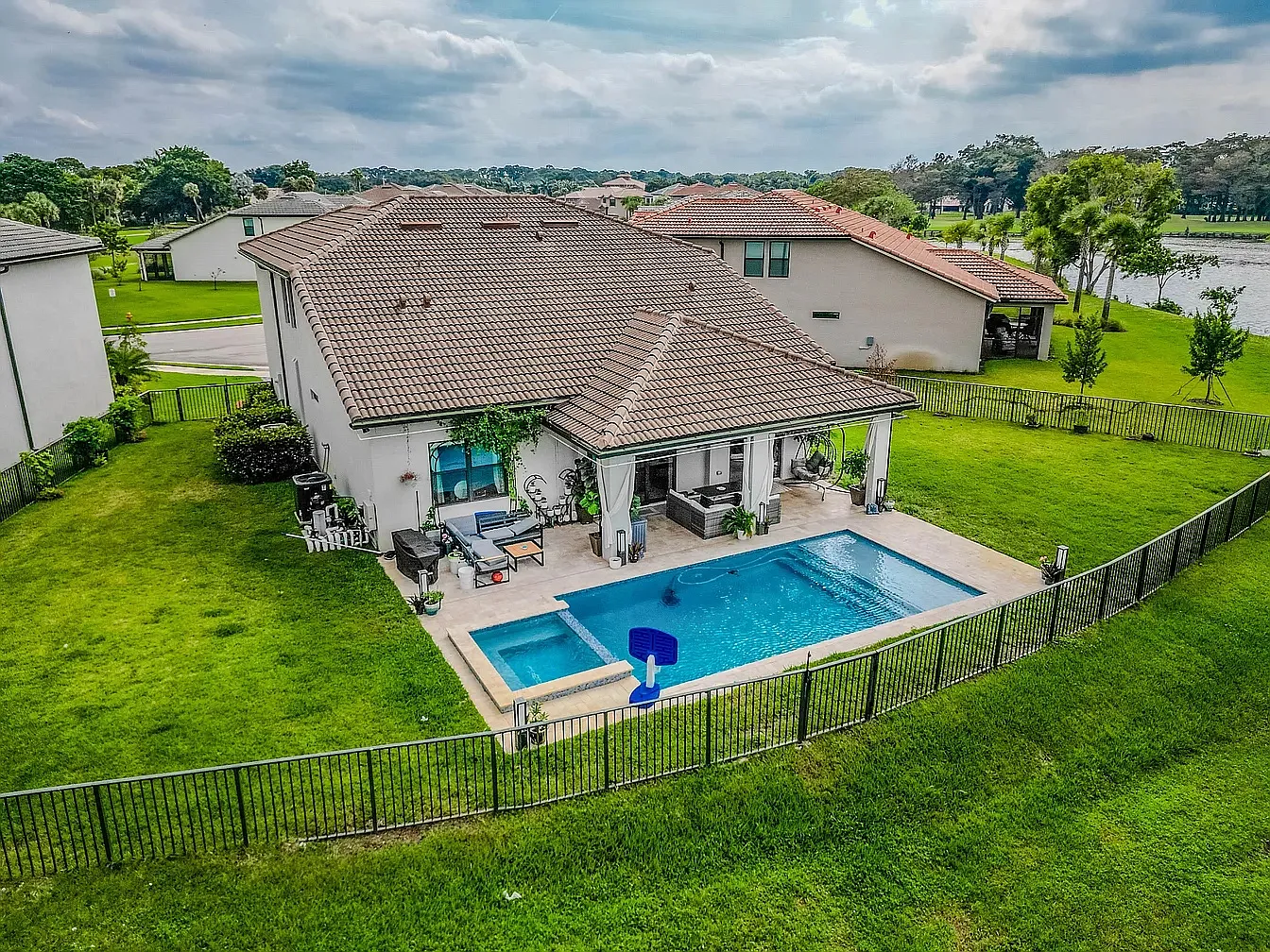 5 bed, 2860 sqft, $6,900 — Photo 4